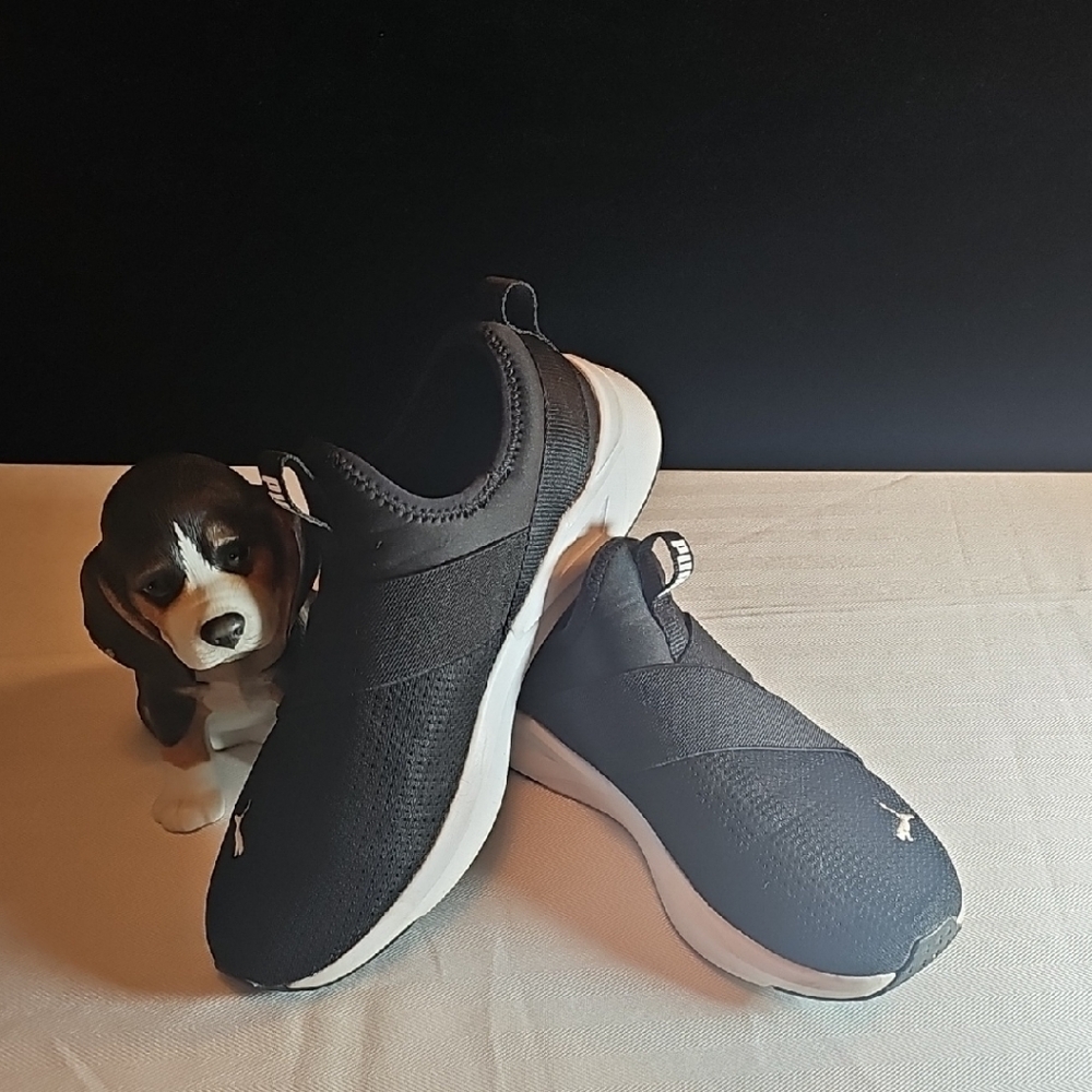 Puma Ladies Black Slip-On Sneakers. Walking Shoe, Workout Shoe. Size 7